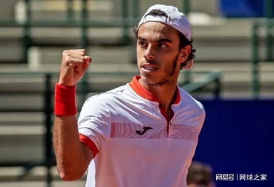 观众席上掌 观众席上掌